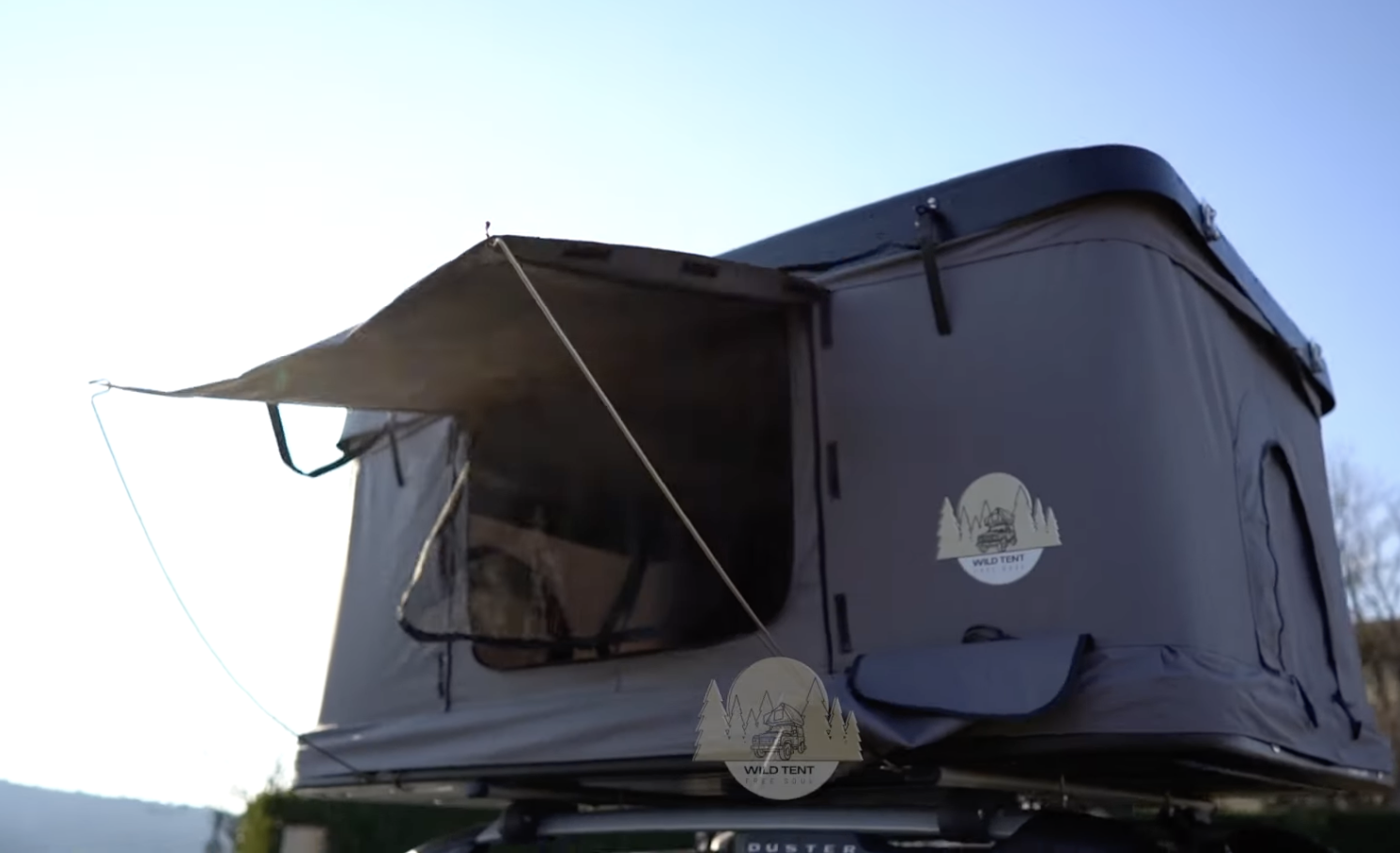 La tenda da tetto fa rumore con il vento?